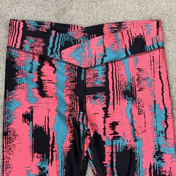 Fabletics Winn Printed Capri Length Mid Rise Crossover Leggings Womens Large - Picture 2 of 5